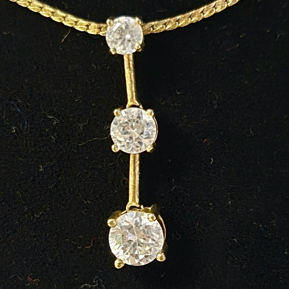 Vtg Avon Cubic Zirconia 3 Stone Drop Pendant Necklace - Picture 6 of 6